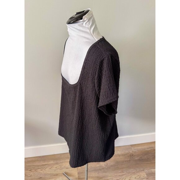 Old Navy Fitted Square-Neck T-Shirt in Textured Black - Picture 8 of 8